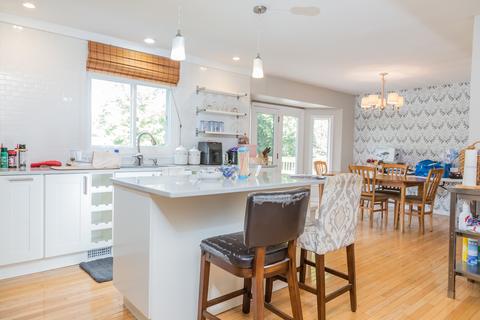 697 Braintree Ln, Bartlett, IL 60103 photo 4