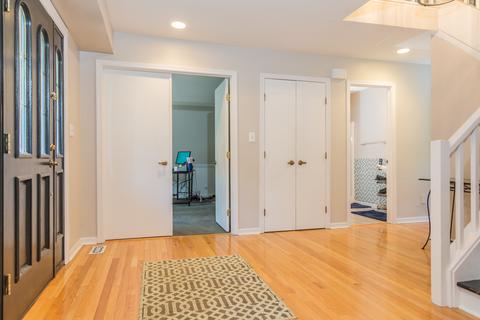 697 Braintree Ln, Bartlett, IL 60103 photo 2