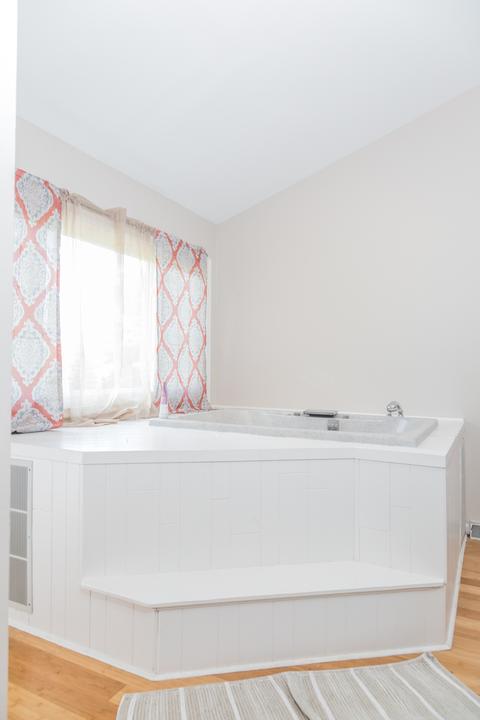 697 Braintree Ln, Bartlett, IL 60103 photo 13