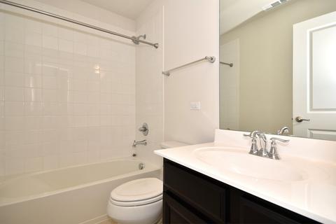 84 Nicholas Dr, Des Plaines, IL 60016 photo 21