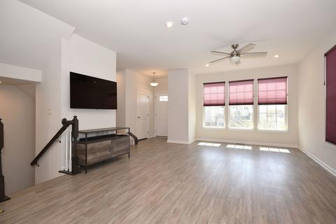 84 Nicholas Dr, Des Plaines, IL 60016 photo 5
