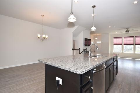 84 Nicholas Dr, Des Plaines, IL 60016 photo 10