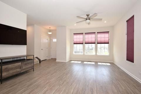 84 Nicholas Dr, Des Plaines, IL 60016 photo 4