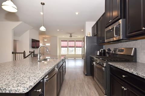 84 Nicholas Dr, Des Plaines, IL 60016 photo 8