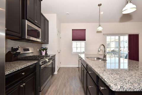 84 Nicholas Dr, Des Plaines, IL 60016 photo 9