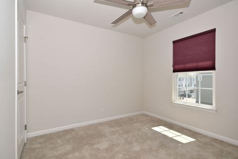 84 Nicholas Dr, Des Plaines, IL 60016 photo 20