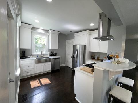 785 E Benton St, Aurora, IL 60505 photo 2