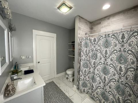 785 E Benton St, Aurora, IL 60505 photo 8