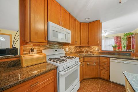 986 Hyacynth Ln, Bartlett, IL 60103 photo 7