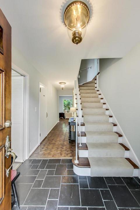 710 Gregg Rd, Northbrook, IL 60062 photo 2