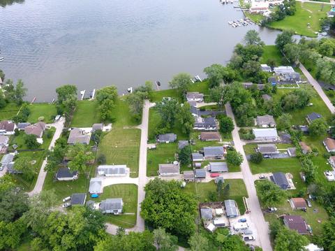 42022 N Pauline St, Antioch, IL 60002