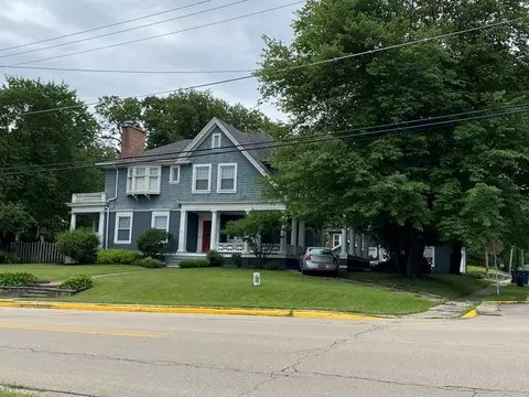 704 E 2nd St, Dixon, IL 61021