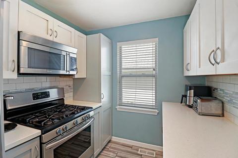 218 N Emerald Dr, Mchenry, IL 60051 photo 12