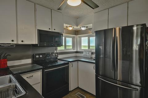 5928 E Johnson Rd, Freeport, IL 61032 photo 11