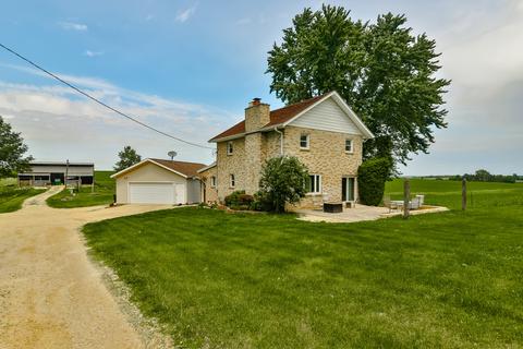 5928 E Johnson Rd, Freeport, IL 61032 photo 1