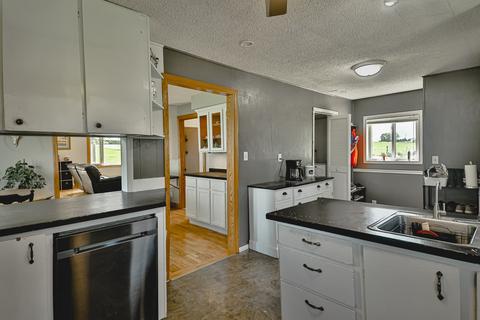 5928 E Johnson Rd, Freeport, IL 61032 photo 12