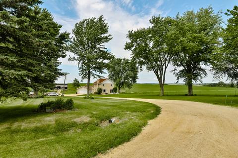 5928 E Johnson Rd, Freeport, IL 61032 photo 8