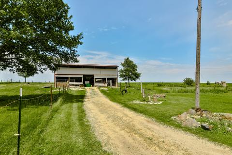 5928 E Johnson Rd, Freeport, IL 61032 photo 6