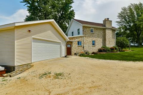 5928 E Johnson Rd, Freeport, IL 61032 photo 2