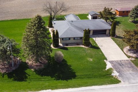 609 Cedar St, Cedar Point, IL 61316 photo 2