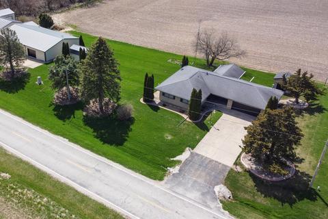 609 Cedar St, Cedar Point, IL 61316 photo 3
