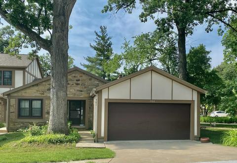 1162 Oakview Dr, Wheaton, IL 60187 photo 1