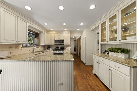 2037 Burnham Pl, Wheaton, IL 60189 photo 3