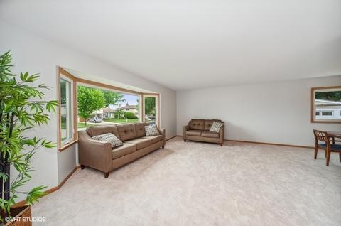 931 Blaze Trl, Wheeling, IL 60090 photo 2