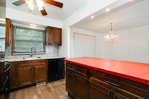 955 Zenner Ave, Aurora, IL 60505 photo 7