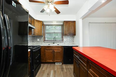 955 Zenner Ave, Aurora, IL 60505 photo 5
