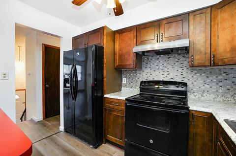 955 Zenner Ave, Aurora, IL 60505 photo 6