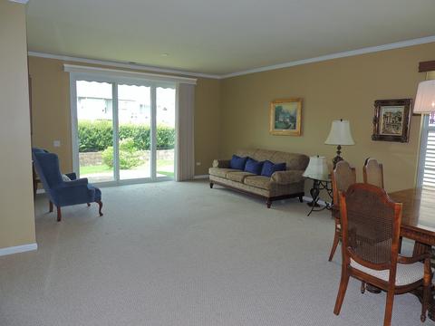 2896 Edgewater Dr, Elgin, IL 60124 photo 6