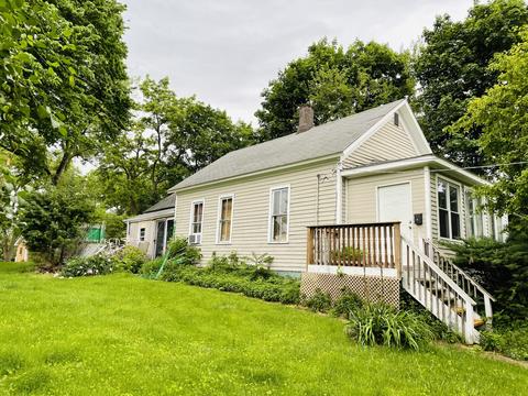 9 Guth St, East Dundee, IL 60118 photo 2