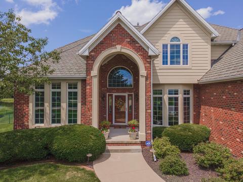 1 Pebblebrook Ct, Bloomington, IL 61705 photo 2