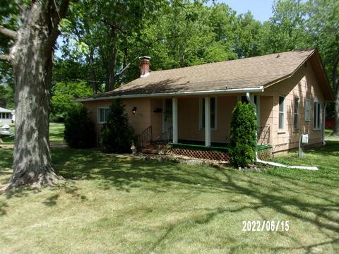 421 E Seminary Ave, Onarga, IL 60955 photo 2