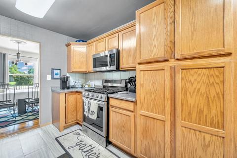 12 E Berkley Ln, Hoffman Estates, IL 60169 photo 11