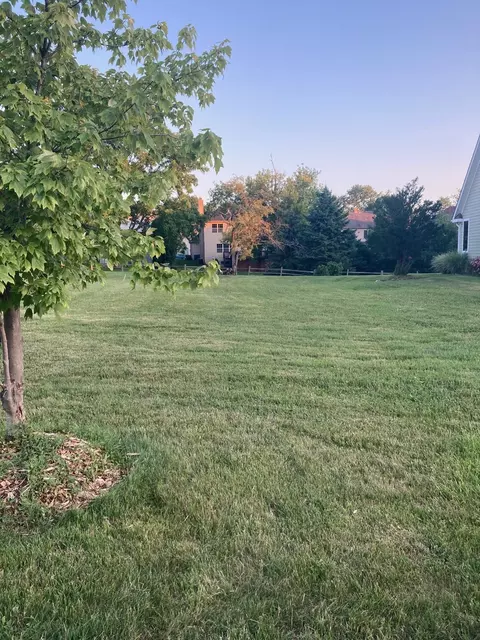 445 W Railroad Ave, Bartlett, IL 60103