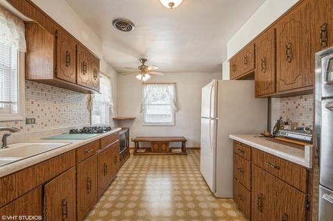 7134 W Wright Ter, Niles, IL 60714 photo 2