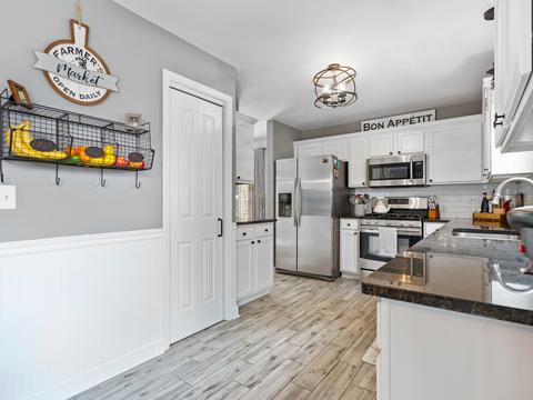 1339 Dahlgren Ln, Minooka, IL 60447 photo 9