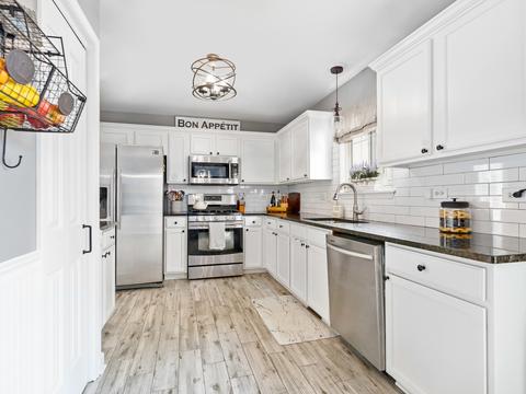 1339 Dahlgren Ln, Minooka, IL 60447 photo 8
