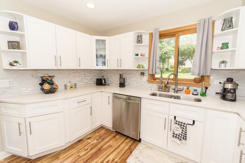 1130 Singleton Dr, Roselle, IL 60172 photo 8