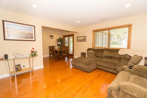 1130 Singleton Dr, Roselle, IL 60172 photo 5