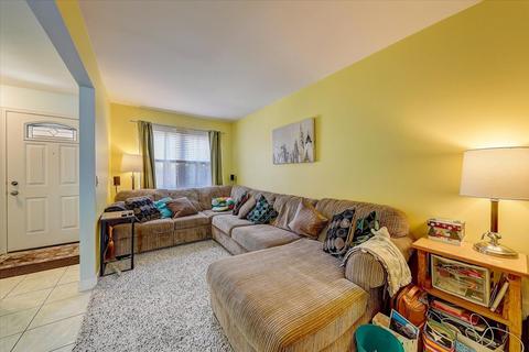 56 N Maple St, Addison, IL 60101 photo 2