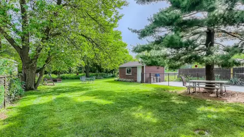 2039 Sunset Dr, Des Plaines, IL 60018 photo 10