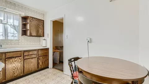 2039 Sunset Dr, Des Plaines, IL 60018 photo 5