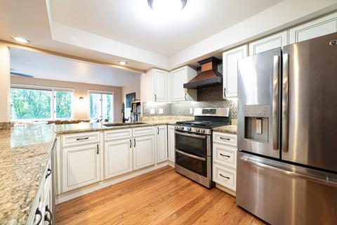 184 Brookside Dr, Elgin, IL 60123 photo 4