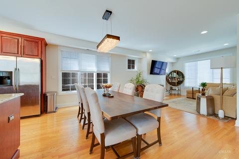 9527 Shields Ave, Brookfield, IL 60513 photo 9