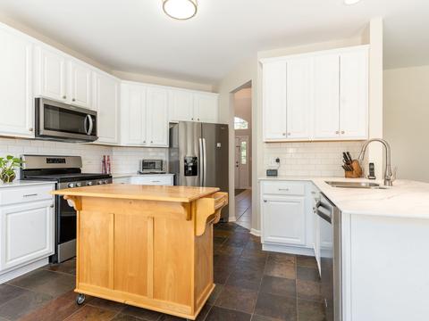 2948 Red Barn Ct, Aurora, IL 60503 photo 5