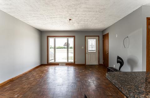 403 W Raab Rd, Normal, IL 61761 photo 3