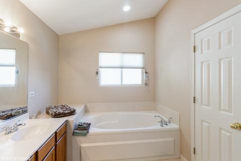6087 Frank Dr, Hoffman Estates, IL 60192 photo 17